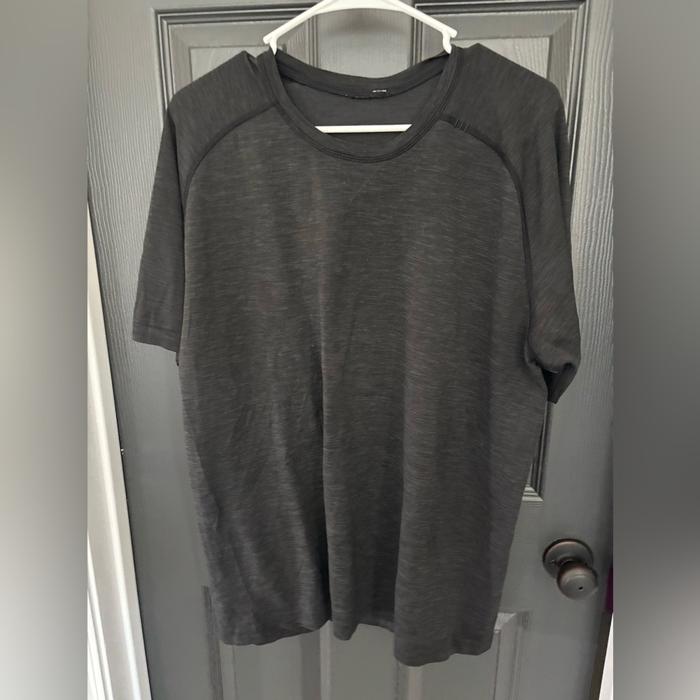Lululemon Men’s Metal Vent Tech short sleeve size X-large